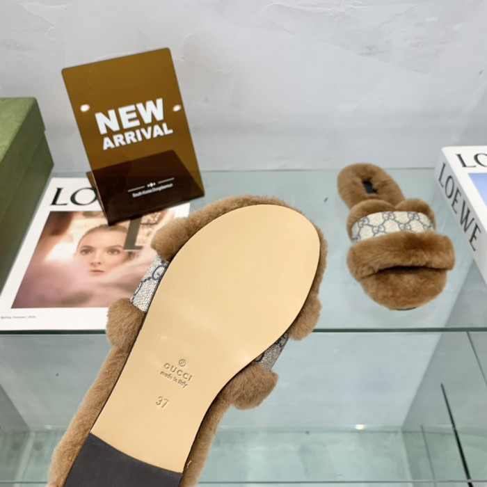 G*u*i slipper