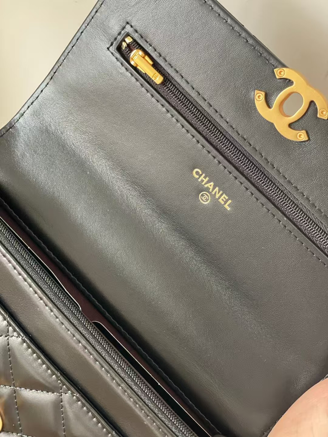 Ch**el Wallet on Chain AP2289 12x19x3.5cm