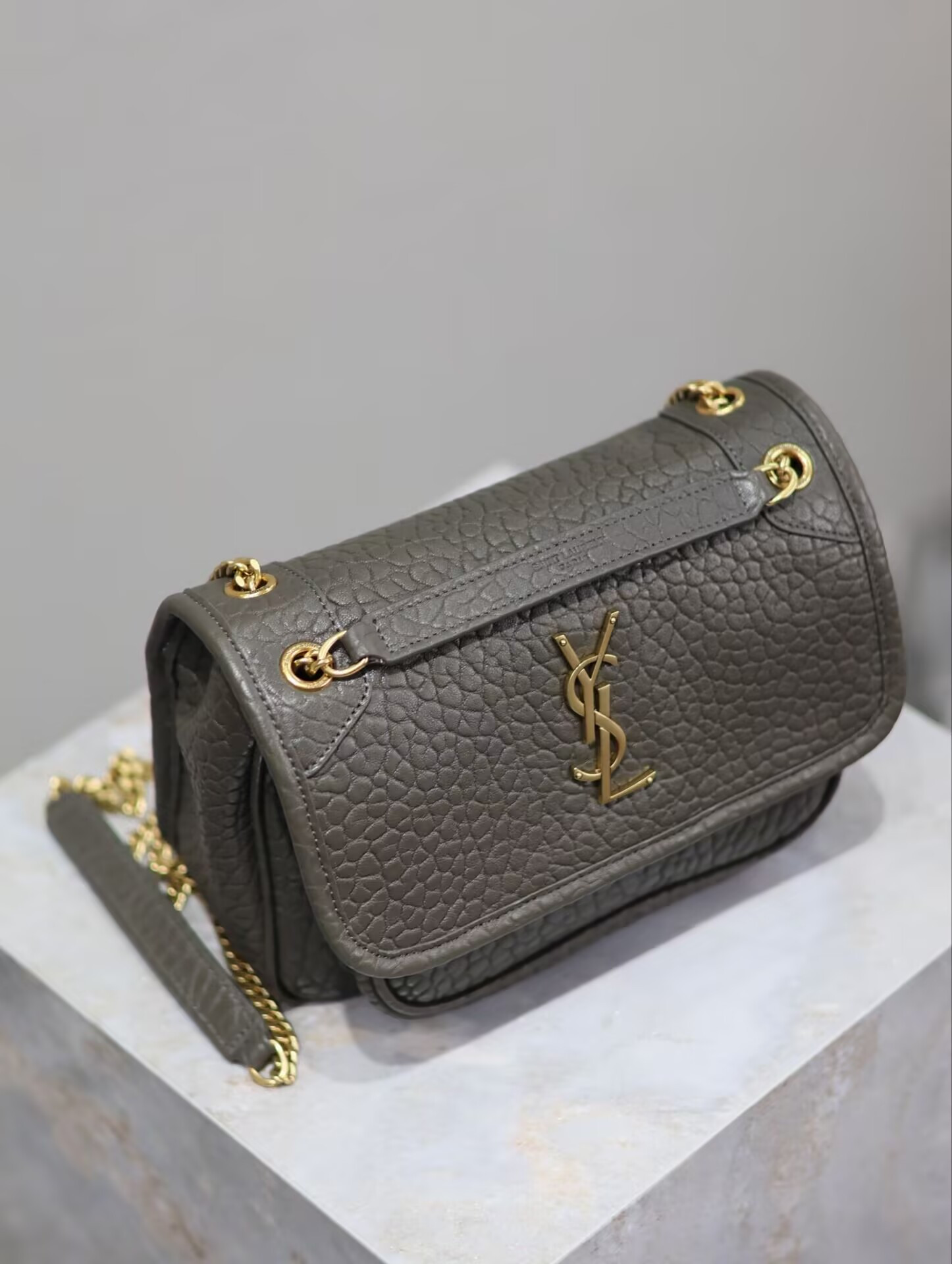Y51 niki in grained lambskin 828736 22x16.5x12cm