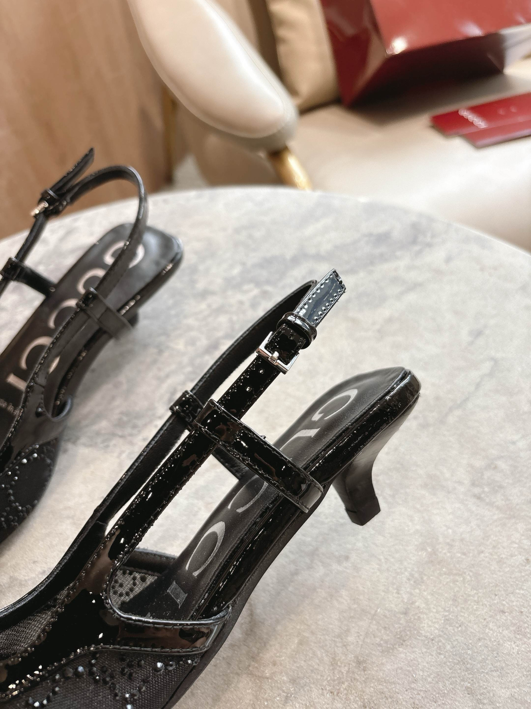 UA Gvc*1 GG Slingback