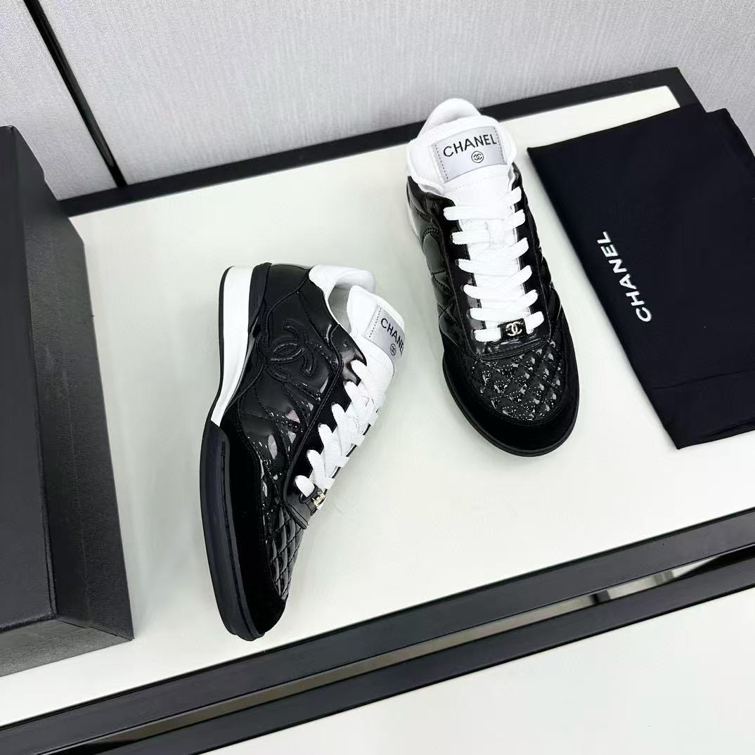 UA Ch**el SNEAKER