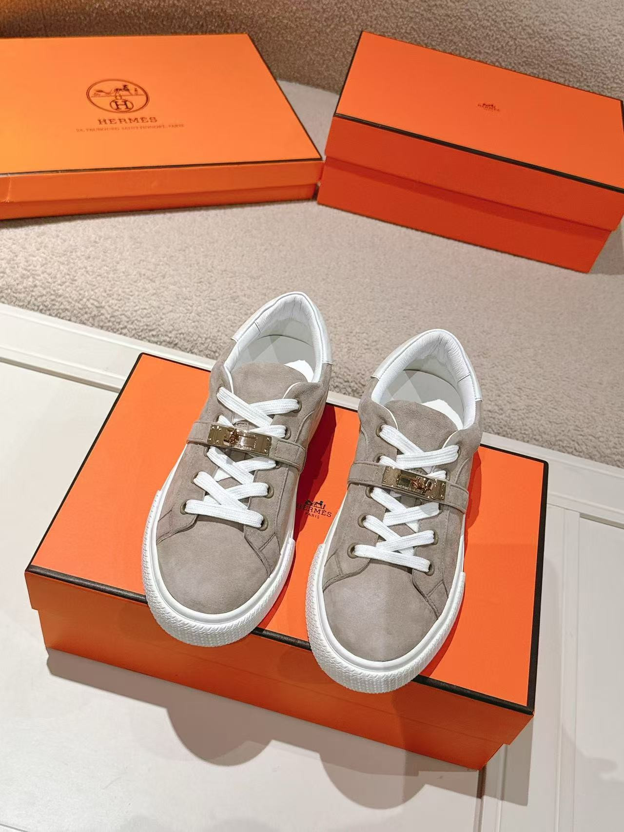 UA H**me5 Day sneaker