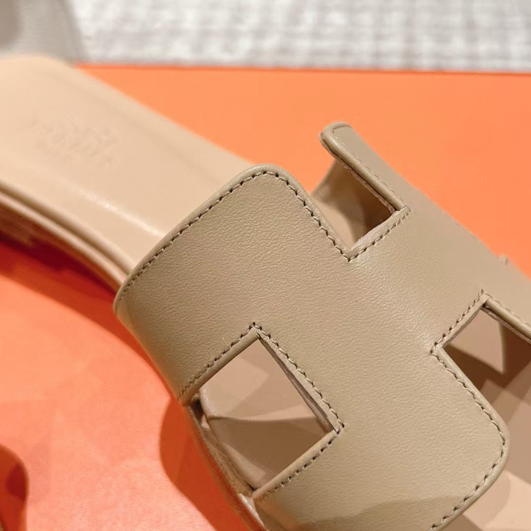 UA H**me5 Oran sandal