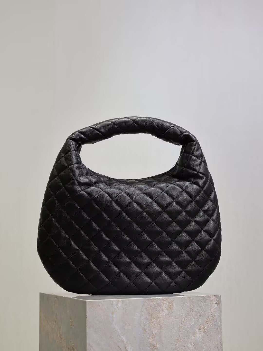 Y51 ICARE Hobo In Quilted Nappa 42x30x4cm