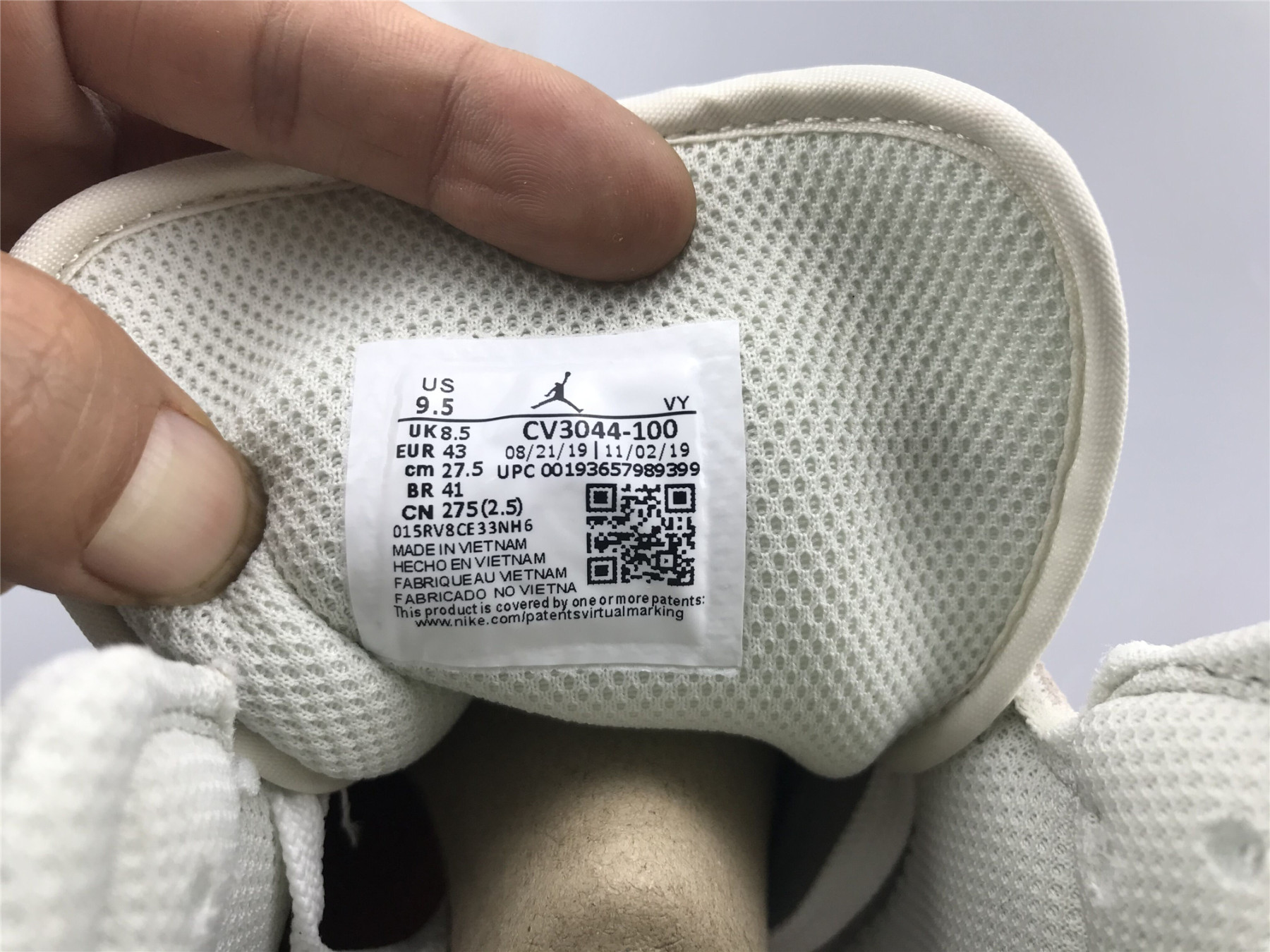 UA  AIR JORDAN 1 MID "MILAN"
