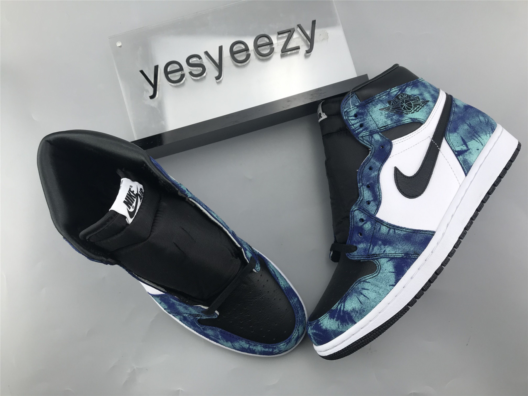 UA WMNS AIR JORDAN 1 RETRO HIGH OG "TIE-DYE"