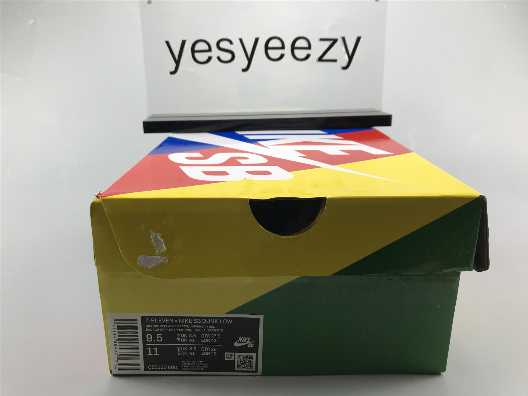 UA NIKE SB DUNK LOW 7-ELEVEN