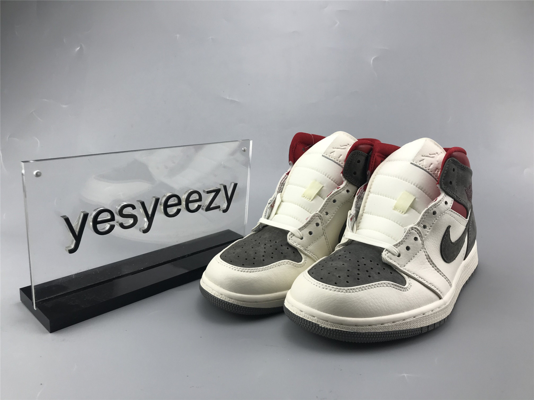 UA SNEAKERSNSTUFF X AIR JORDAN 1 MID 
