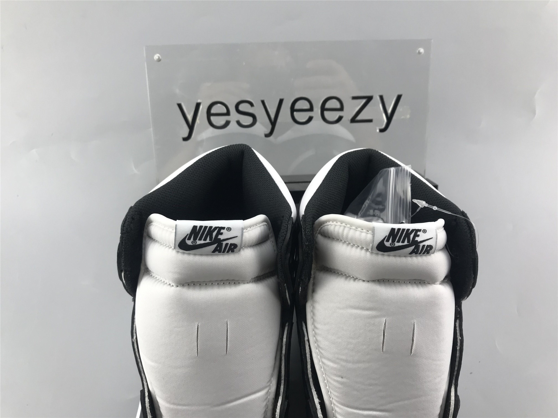 UA AIR JORDAN 1 RETRO HIGH OG "BLACK WHITE"