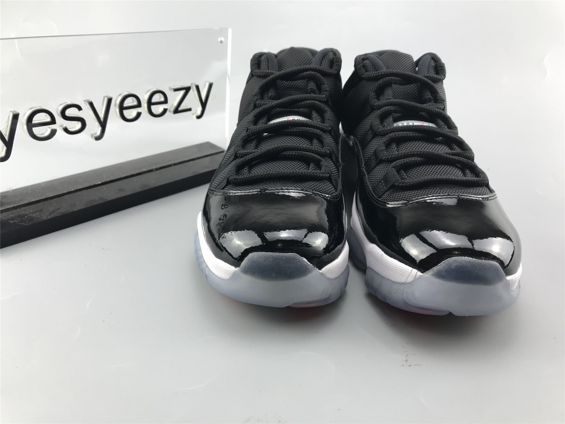 UA AIR JORDAN 11 RETRO LOW 