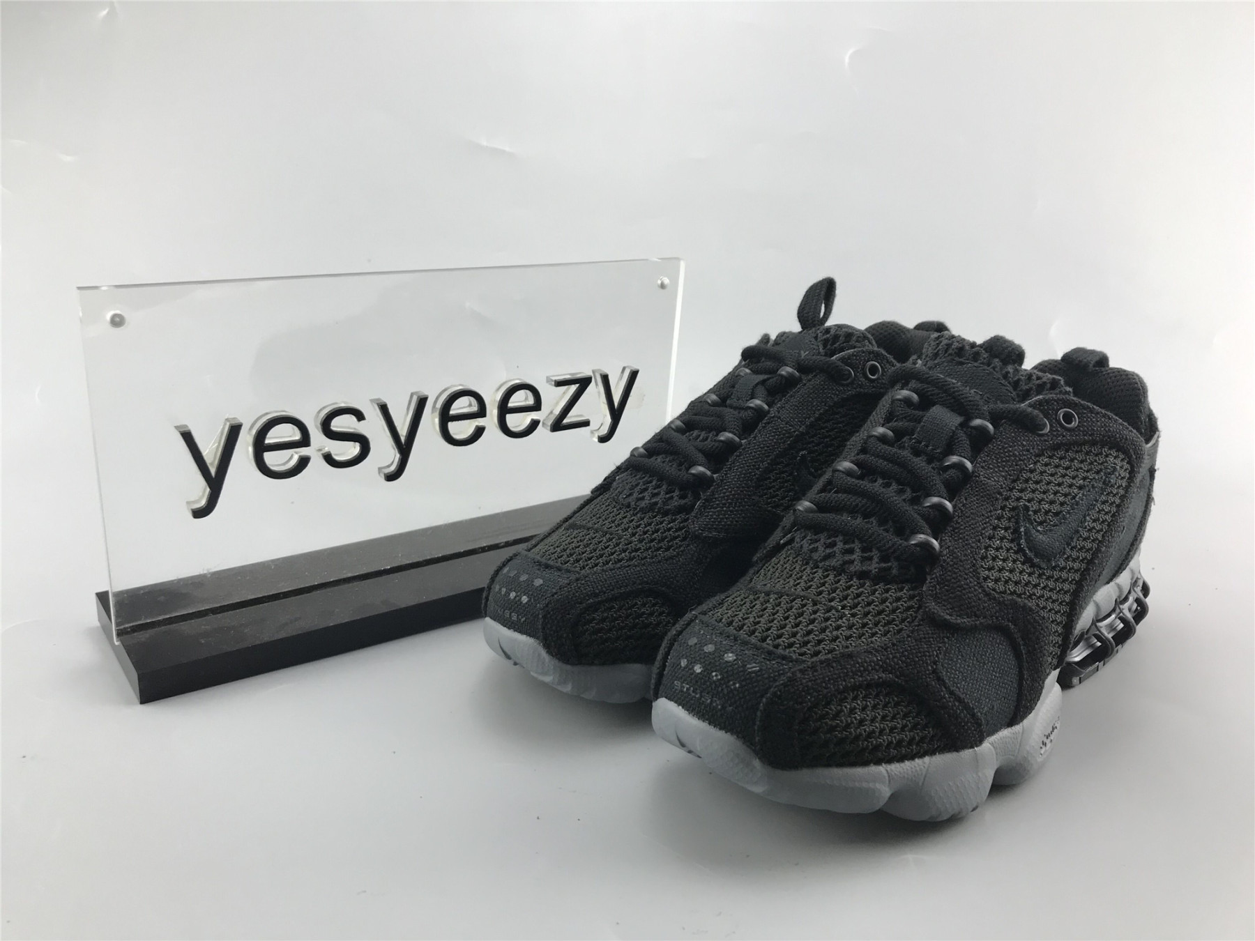 UA NIKE STUSSY X AIR ZOOM SPIRIDON CAGED