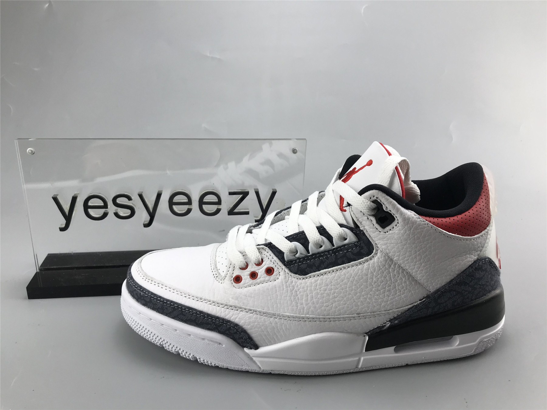 UA AIR JORDAN 3 RETRO SE