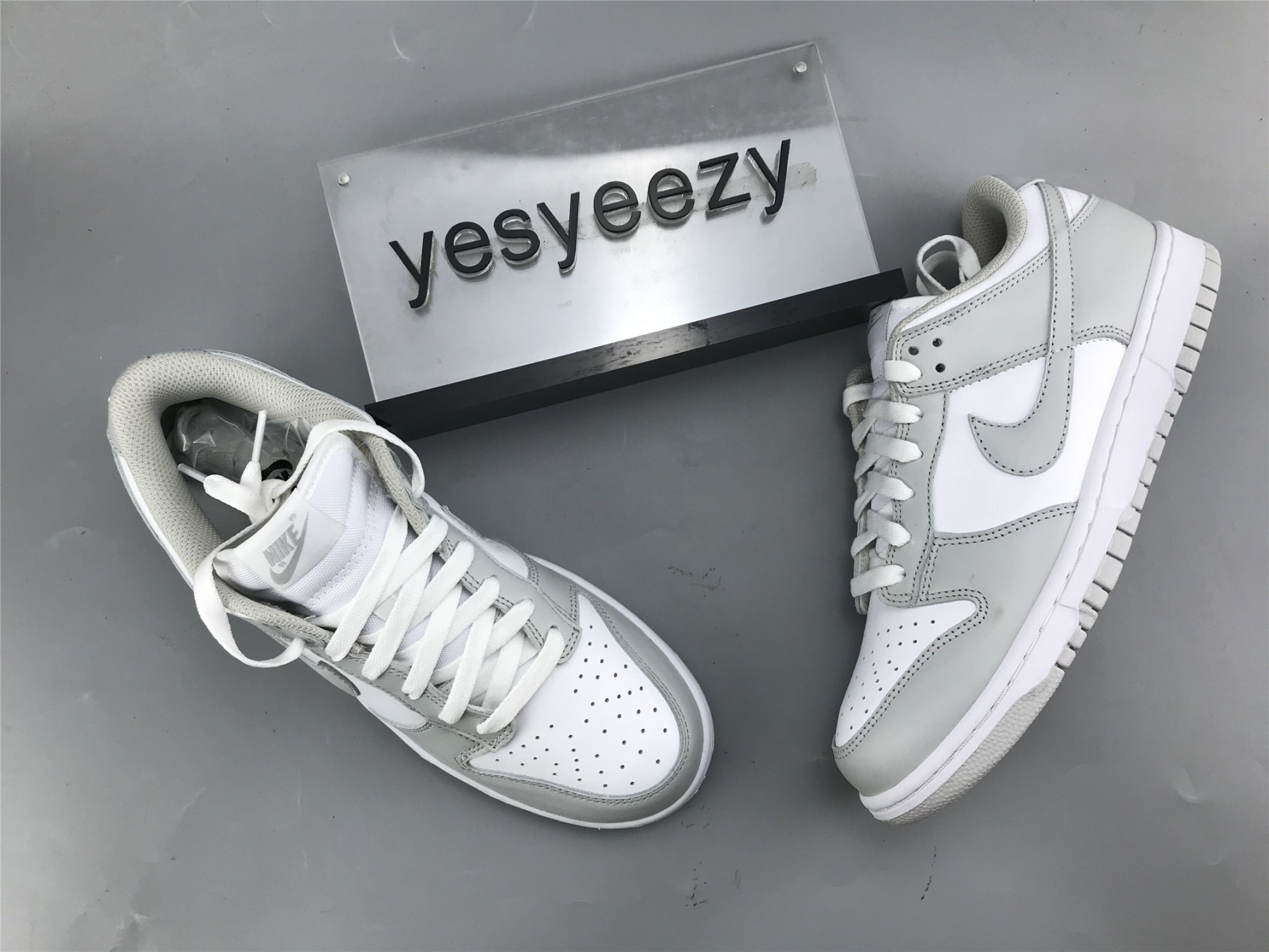 UA NIKE DUNK LOW WMNS "PHOTON DUST"
