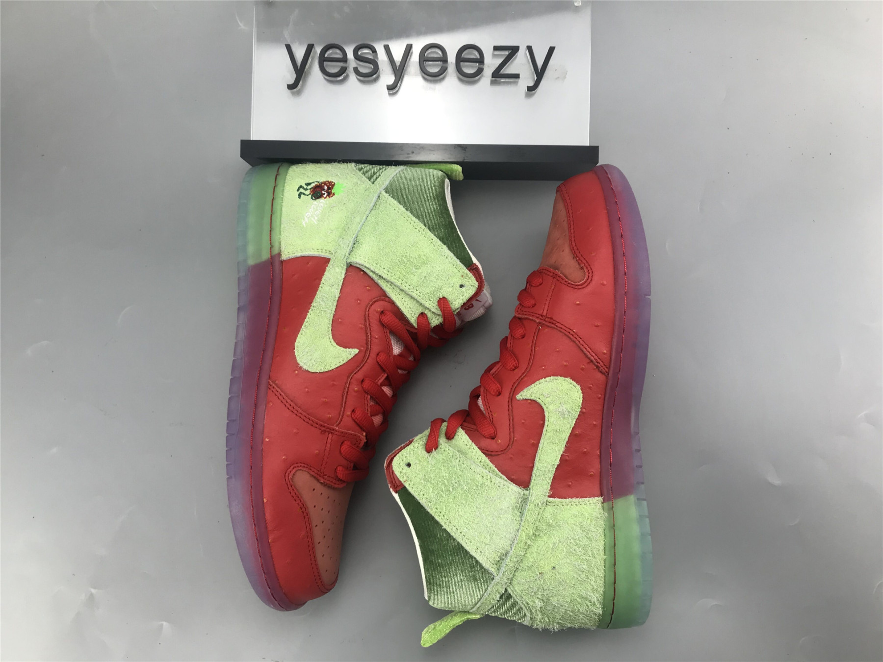 UA NIKE DUNK HIGH SB 