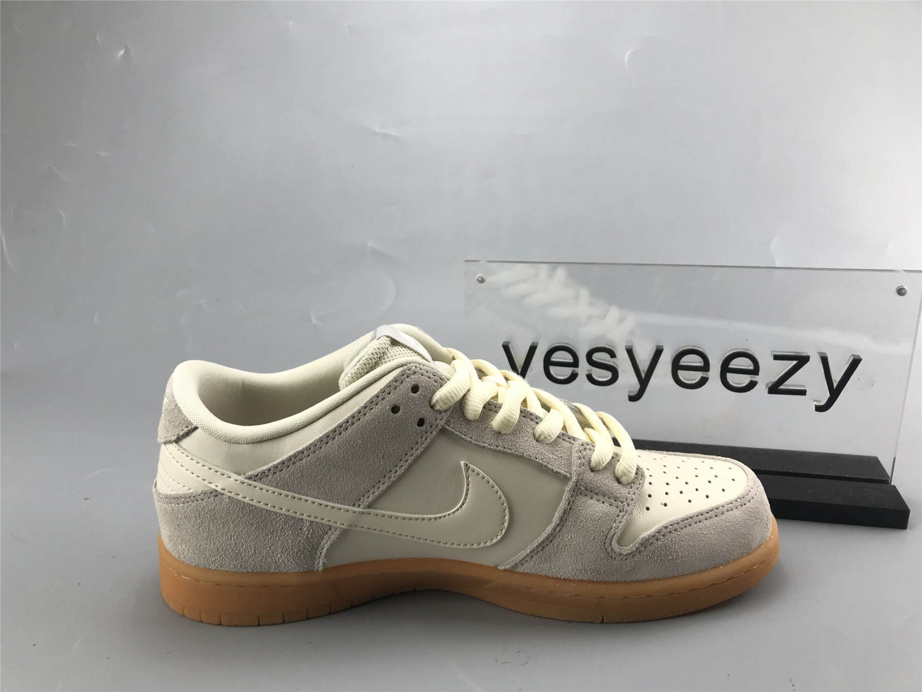 UA NIKE SB DUNK LOW TRD