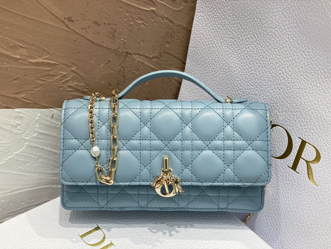 MISS D10r MINI BAG Cloud Blue Cannage Lambskin S0980ONMJ_M81B 21 x 11.5 x 4.5 cm