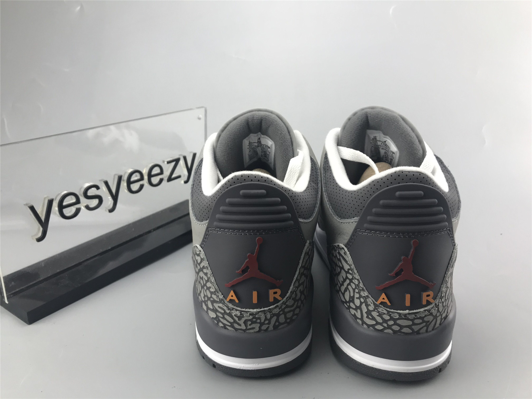 UA AIR JORDAN 3 RETRO 