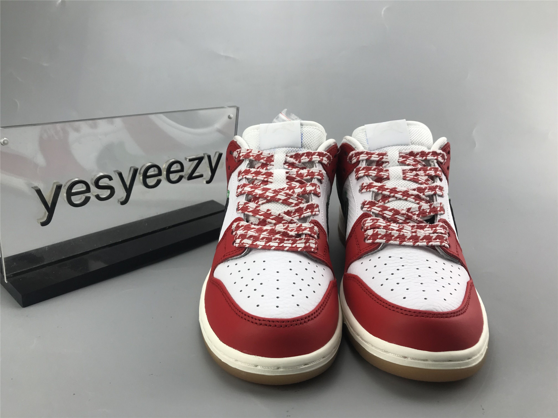 UA NIKE FRAME SKATE X DUNK LOW SB "HABIBI"