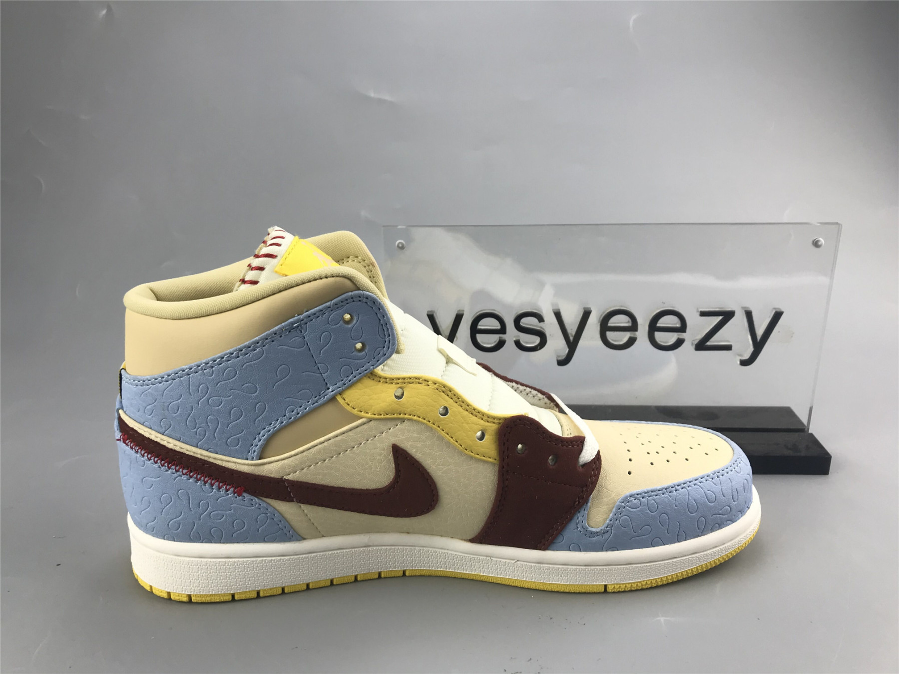 UA Ma1s0n CHATEAU ROUGE X AIR JORDAN 1 MID SE 