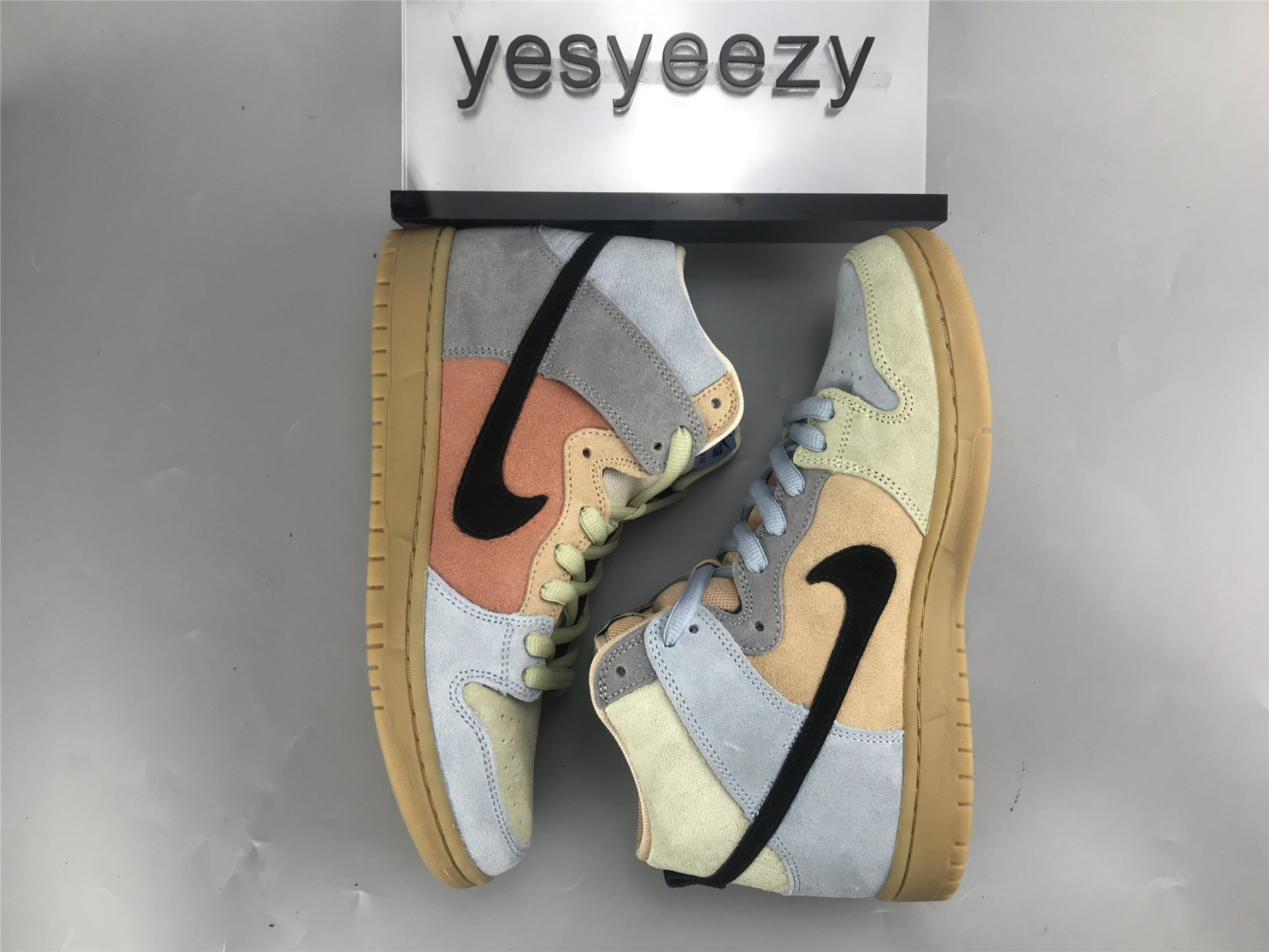 UA NIKE DUNK HIGH SB SPECTRUM
