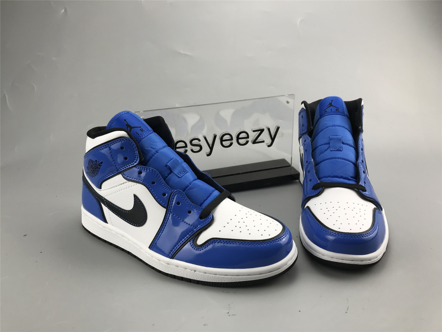 UA AIR JORDAN 1 MID SE 
