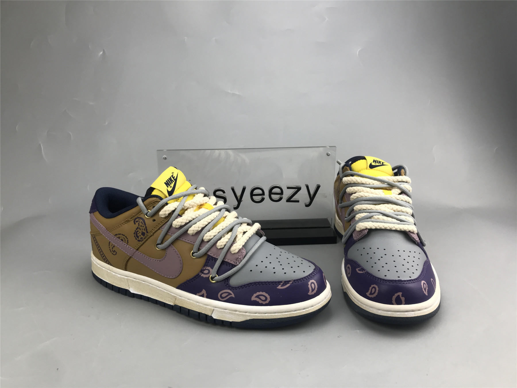 UA NIKE DUNK LOW 
