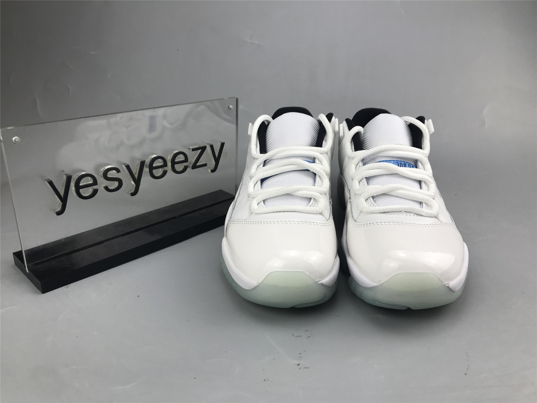 UA AIR JORDAN 11 RETRO LOW 