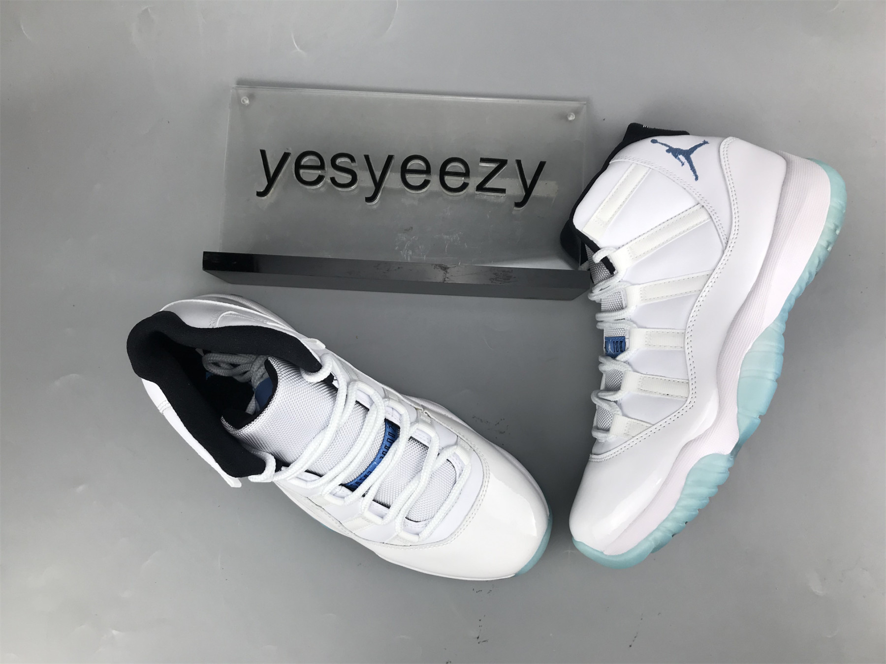 UA AIR JORDAN 11 RETRO 