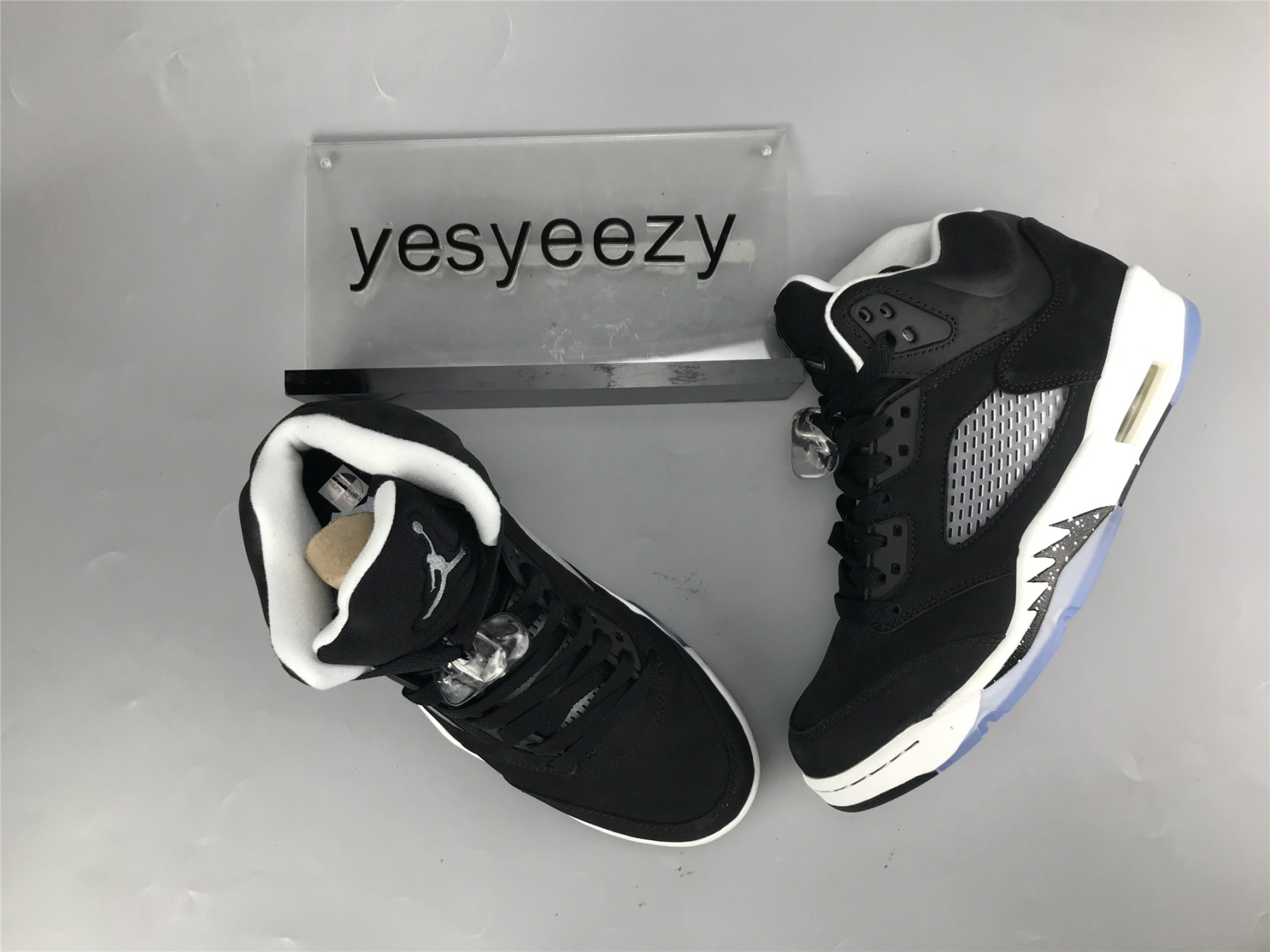 UA AIR JORDAN 5 RETRO 