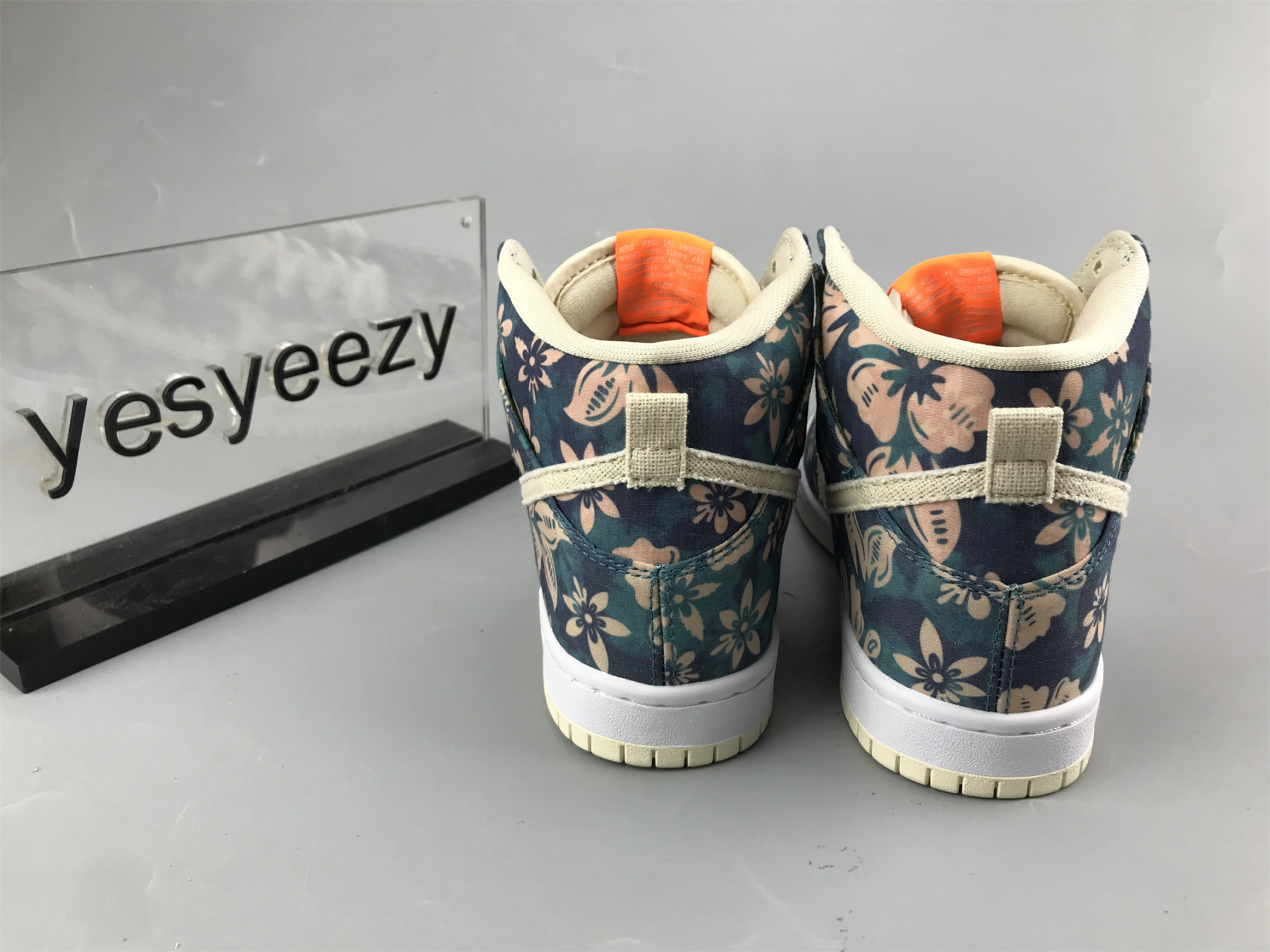 UA NIKE DUNK HIGH SB 