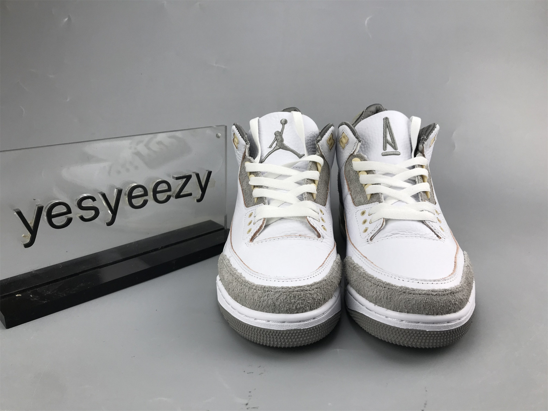 UA A MA MANIÃ‰RE X WMNS AIR JORDAN 3 RETRO SP 