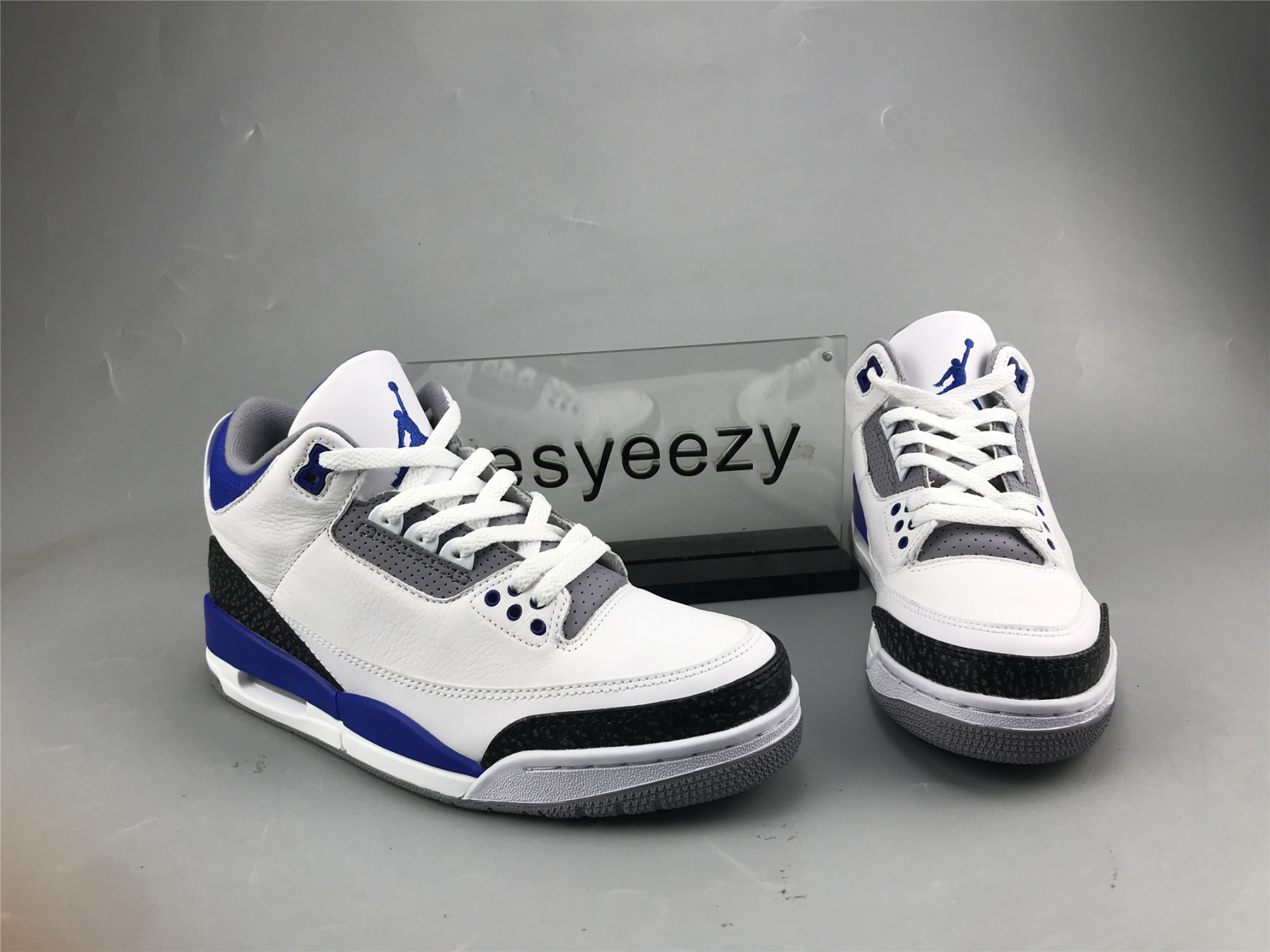 UA AIR JORDAN 3 RETRO 