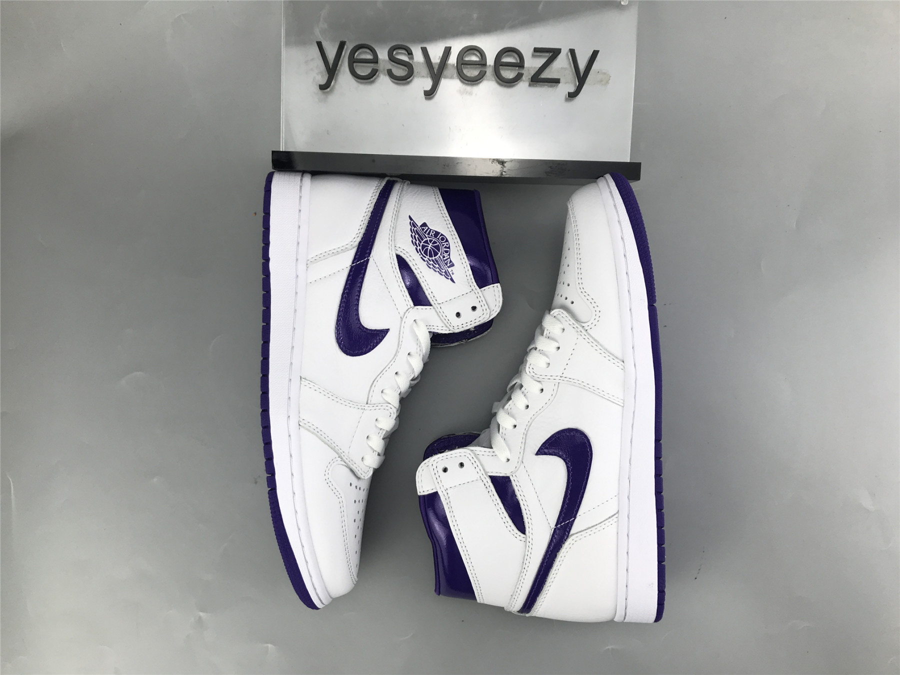 UA WMNS AIR JORDAN 1 HIGH OG 
