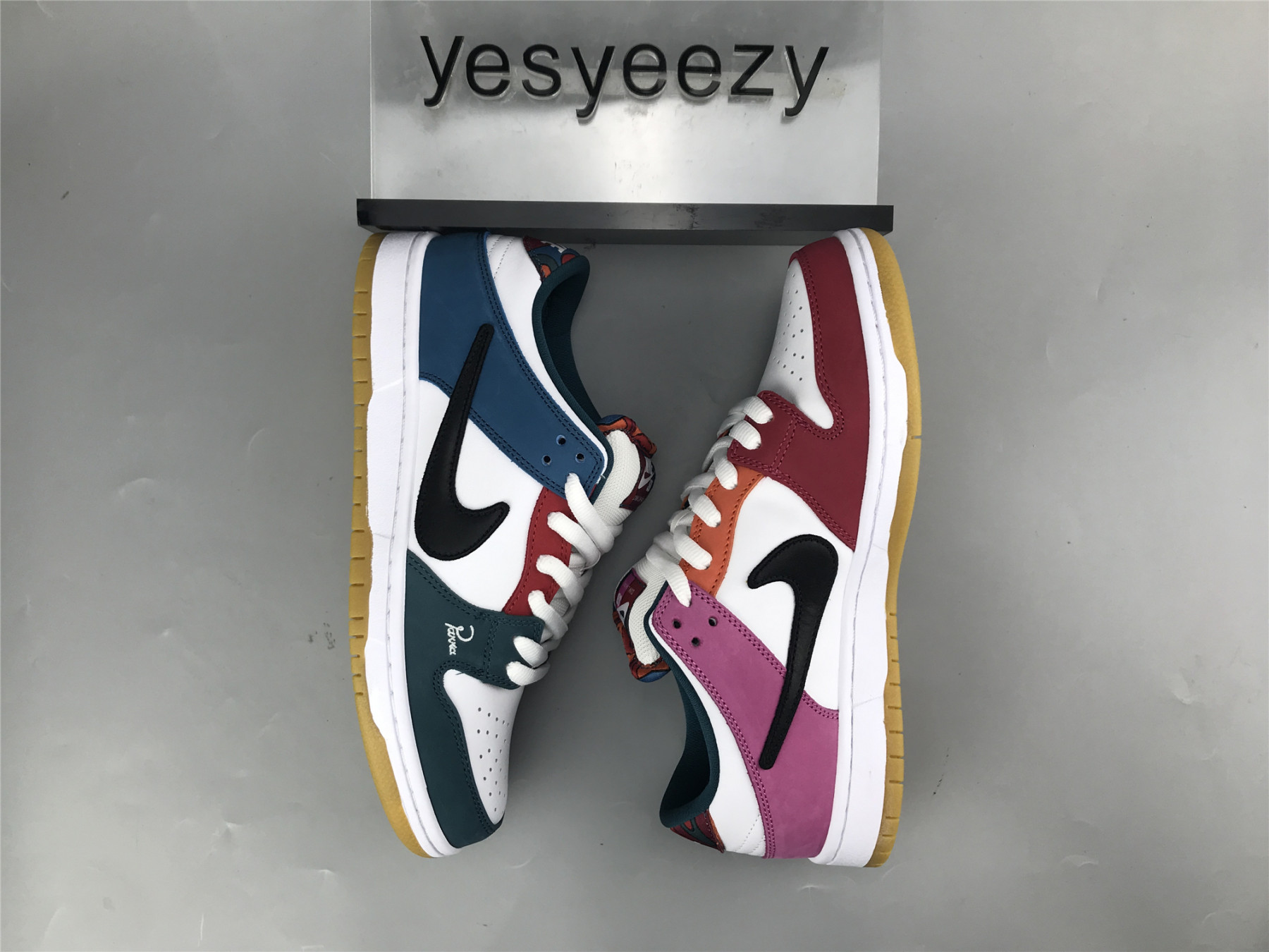 UA PARRA NIKE SB DUNK LOW 2021