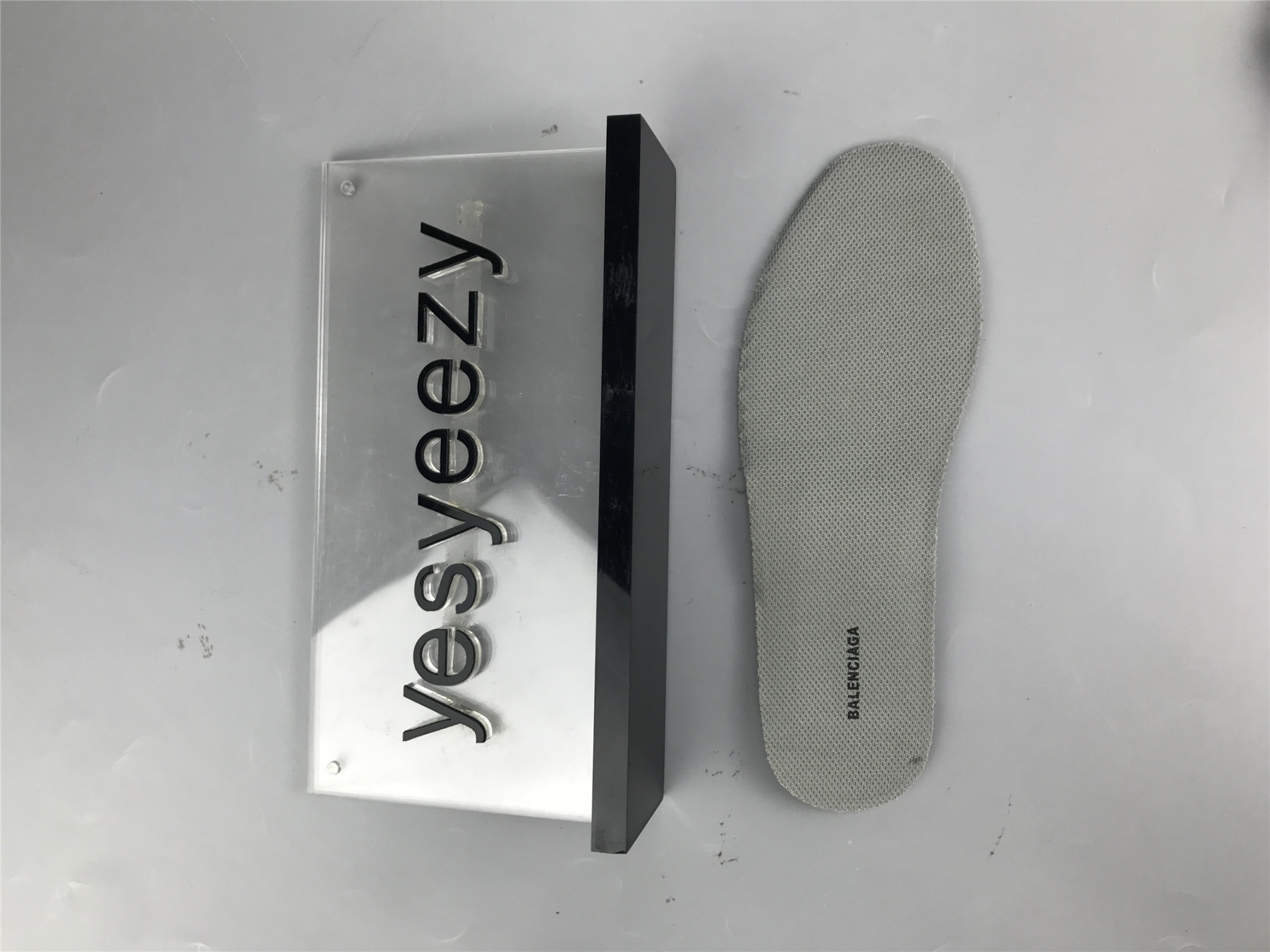 UA TRACK SNEAKER IN GREY