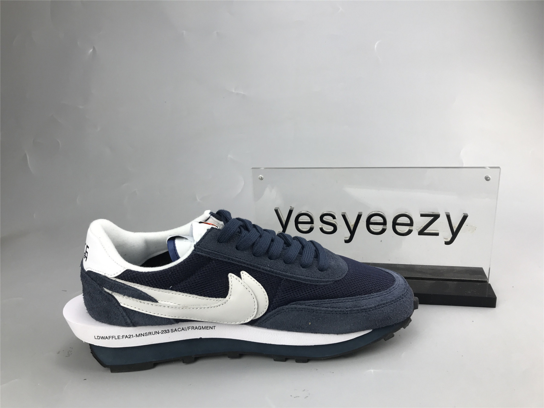 UA NIKE FRAGMENT DESIGN X SACAI X LDV WAFFLE 