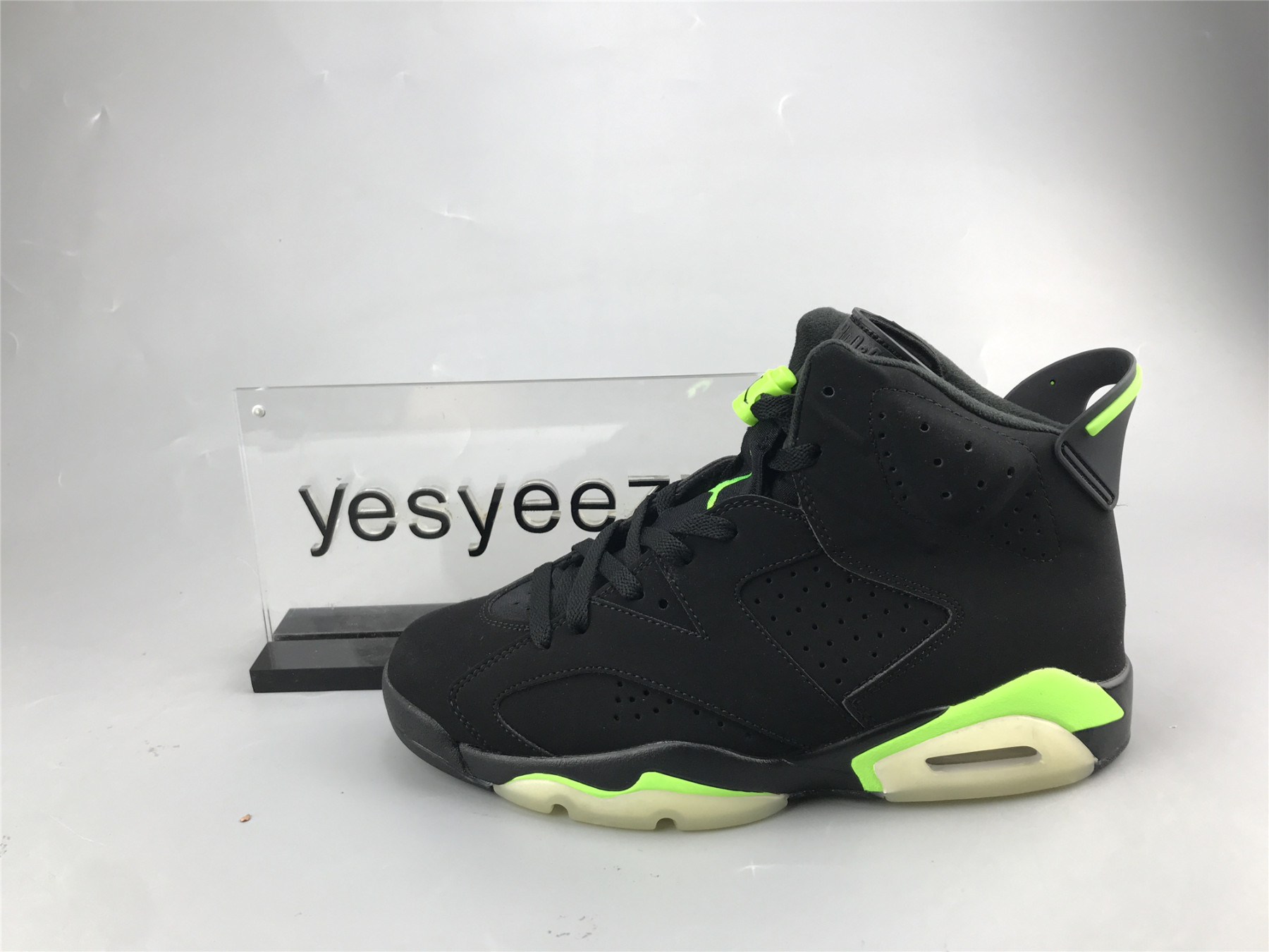 UA AIR JORDAN 6 RETRO 