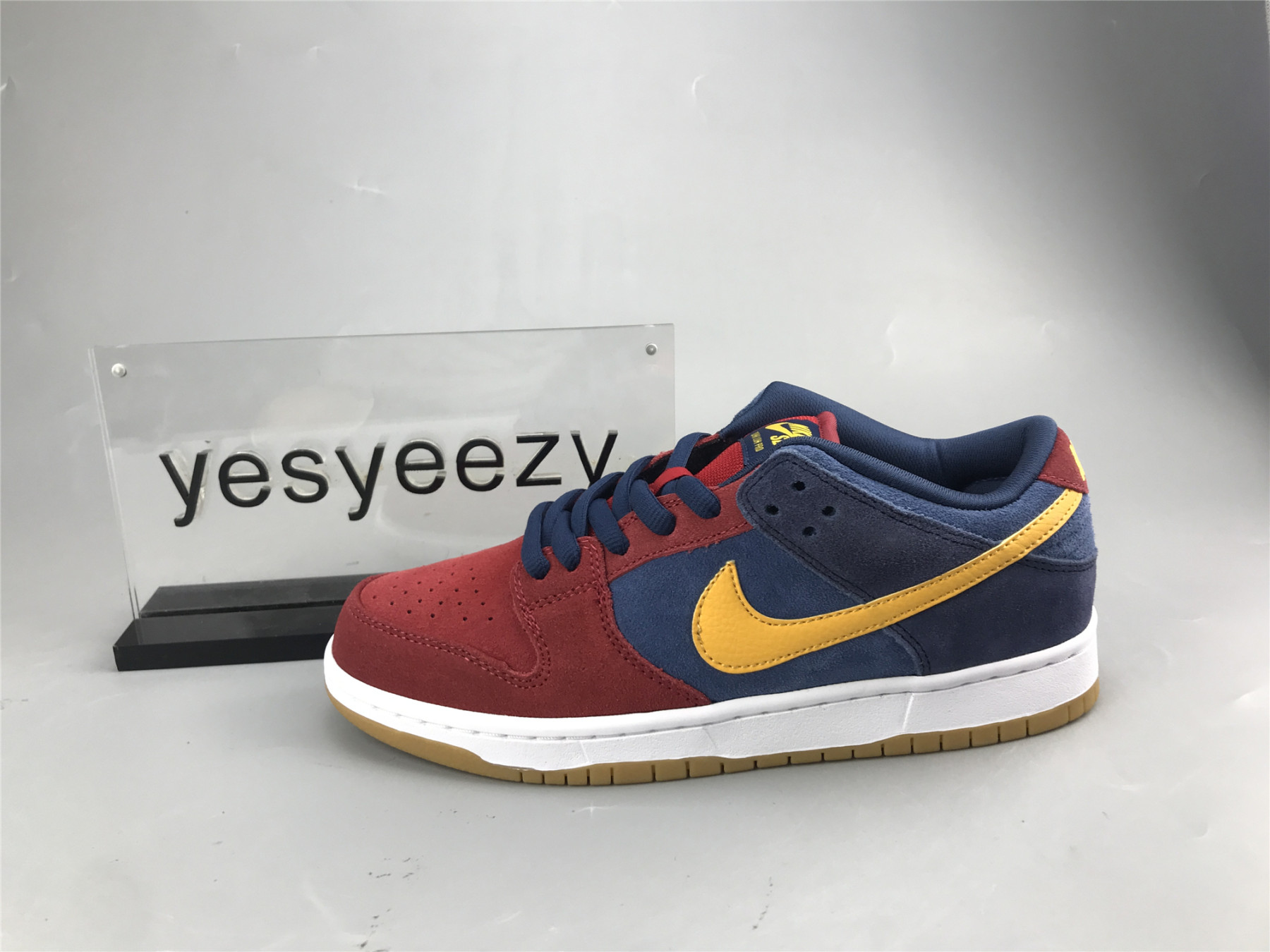 UA NIKE DUNK LOW SB 