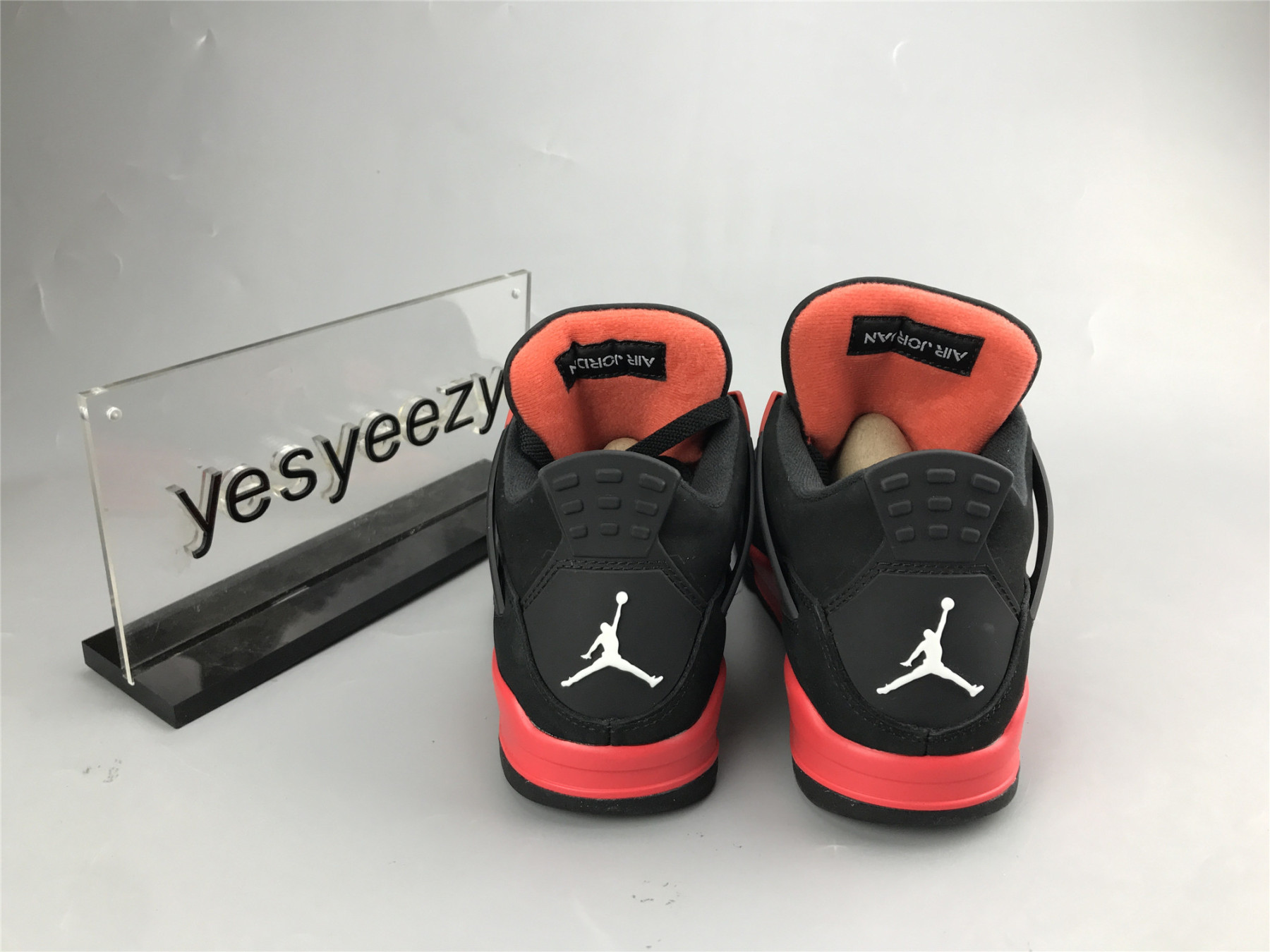 UA AIR JORDAN 4 RETRO 
