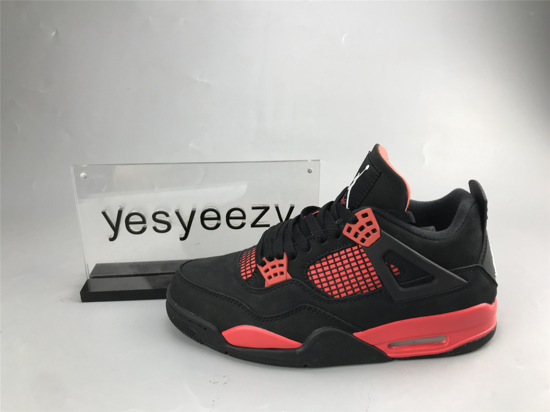 UA AIR JORDAN 4 RETRO 