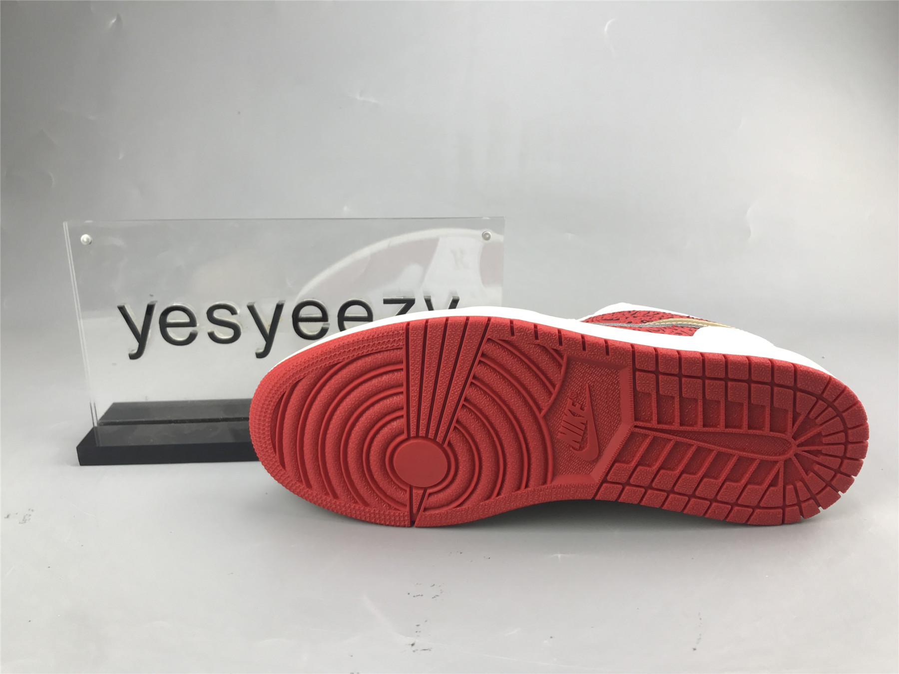UA AIR JORDAN 1 LOW SE 