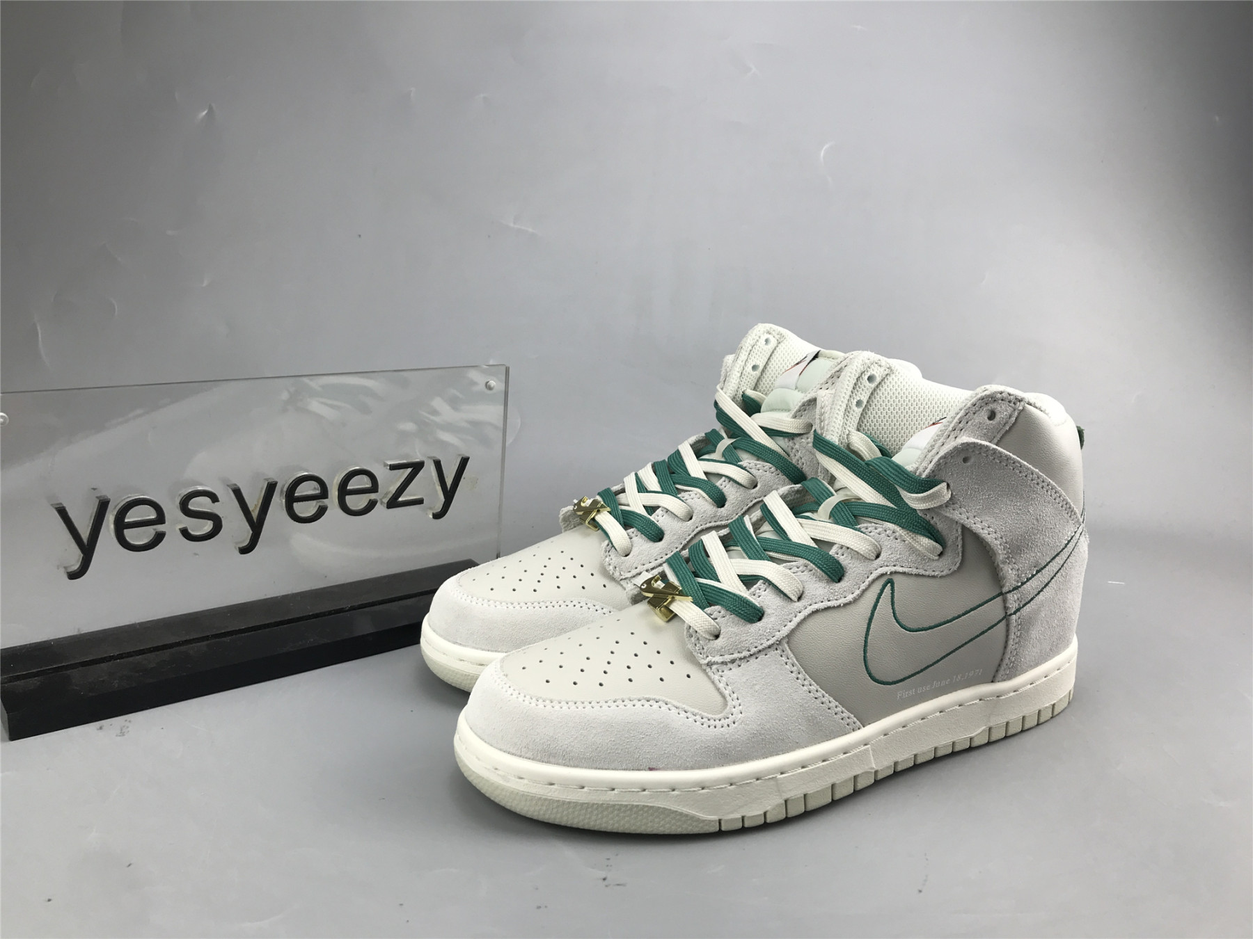 UA NIKE DUNK HIGH SE 