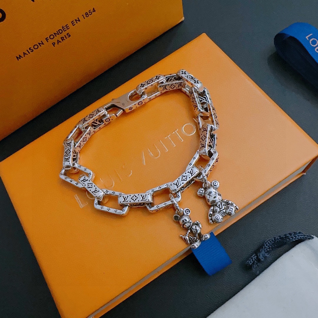 L0vis Vvtt0n Bracelet