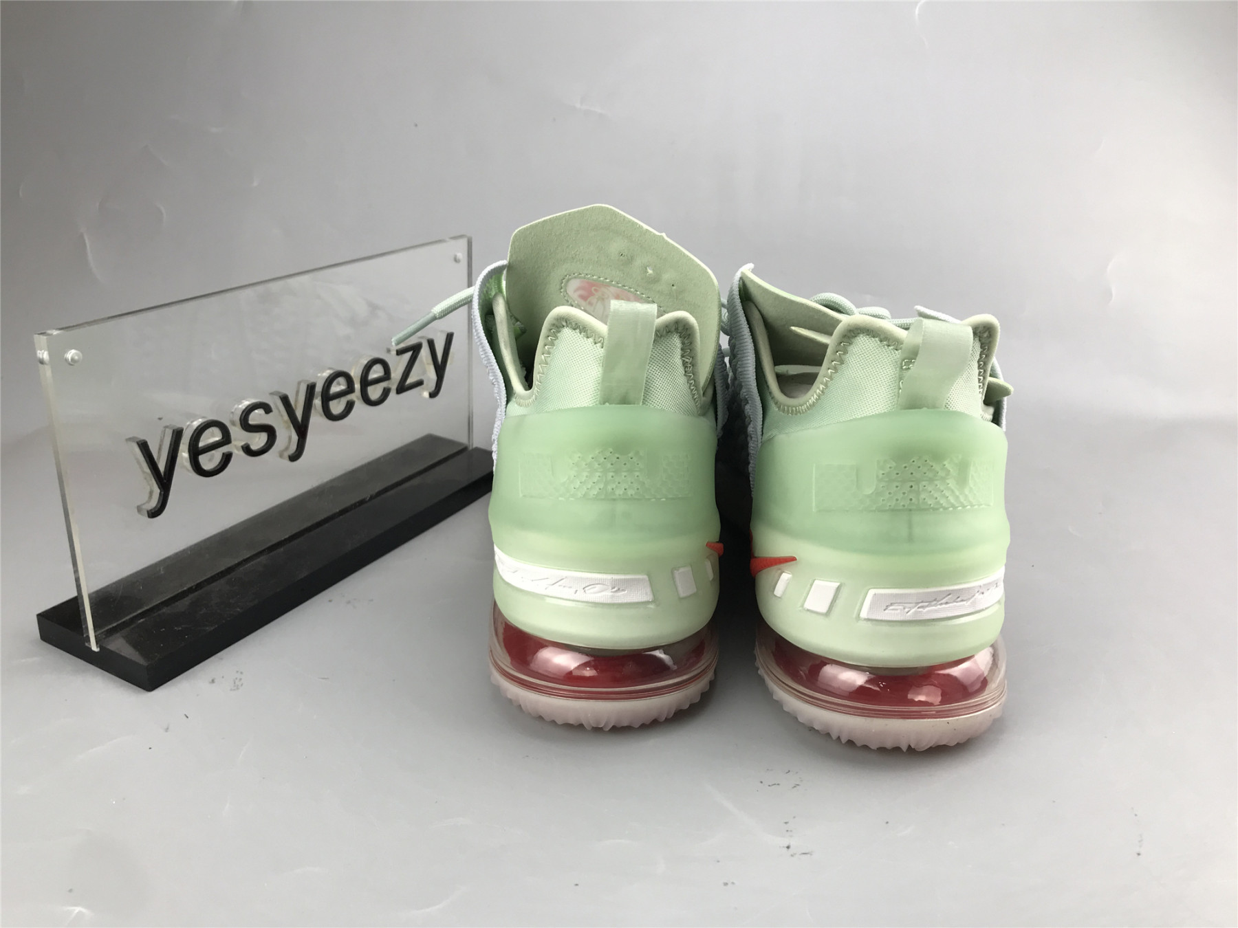 UA NIKE LEBRON 18 EP 