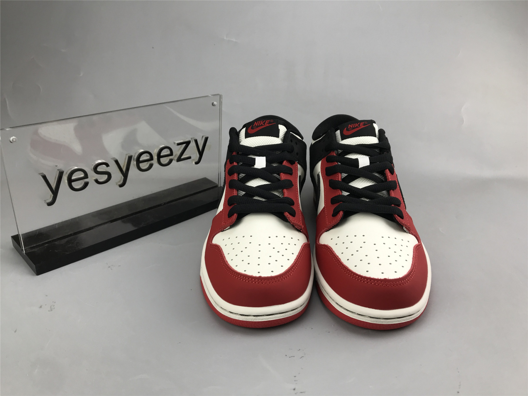 UA NIKE SB DUNK LOW UNIVERSITY RED