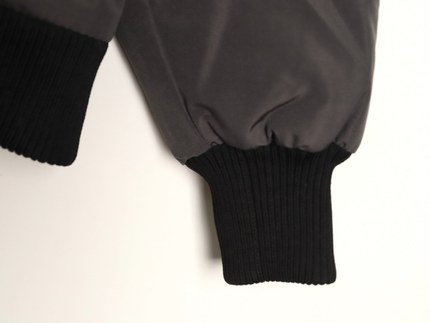 Can*a G00se Short Puffer jacket