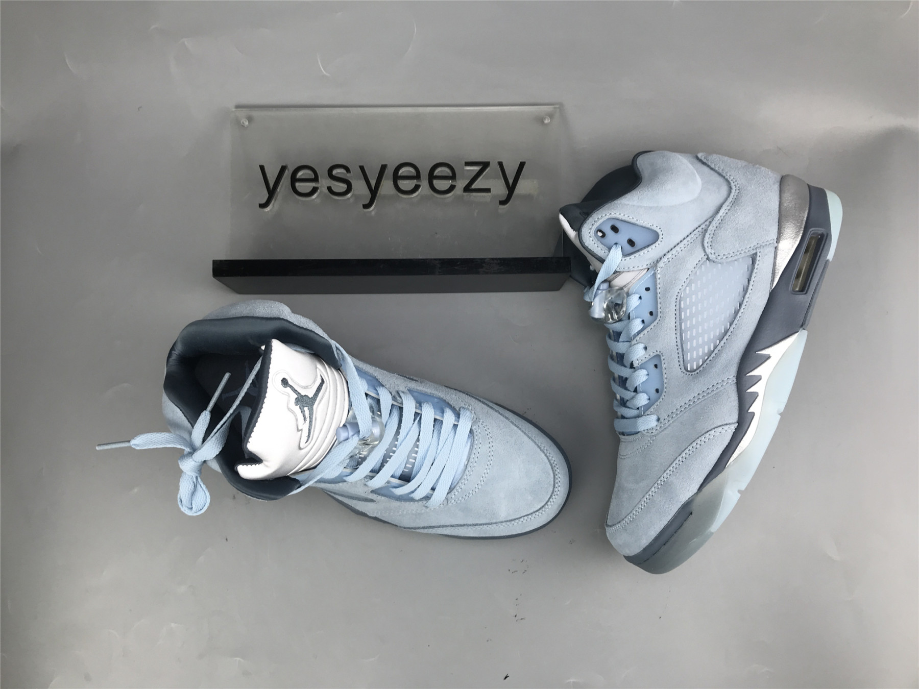 UA WMNS AIR JORDAN 5 RETRO 