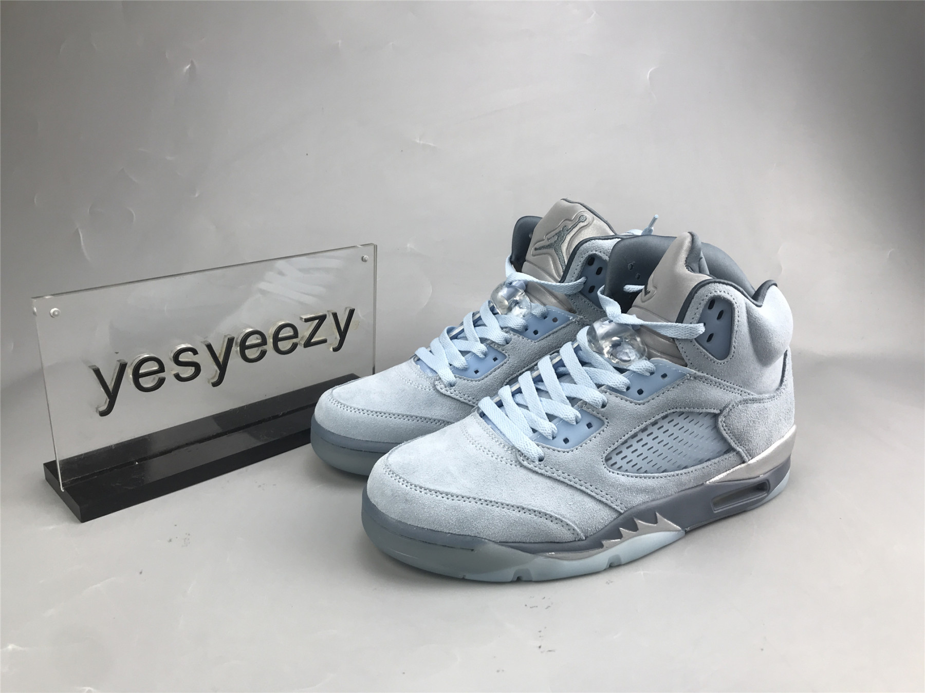 UA WMNS AIR JORDAN 5 RETRO 