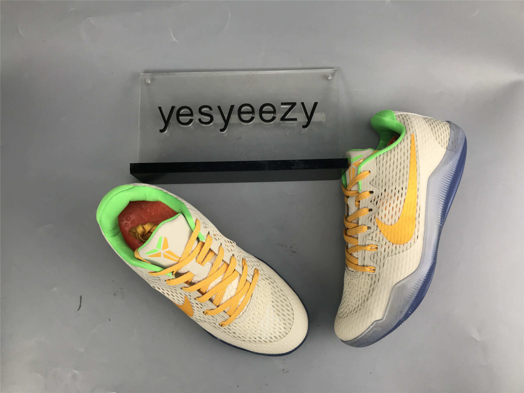 UA NIKE KOBE 11 