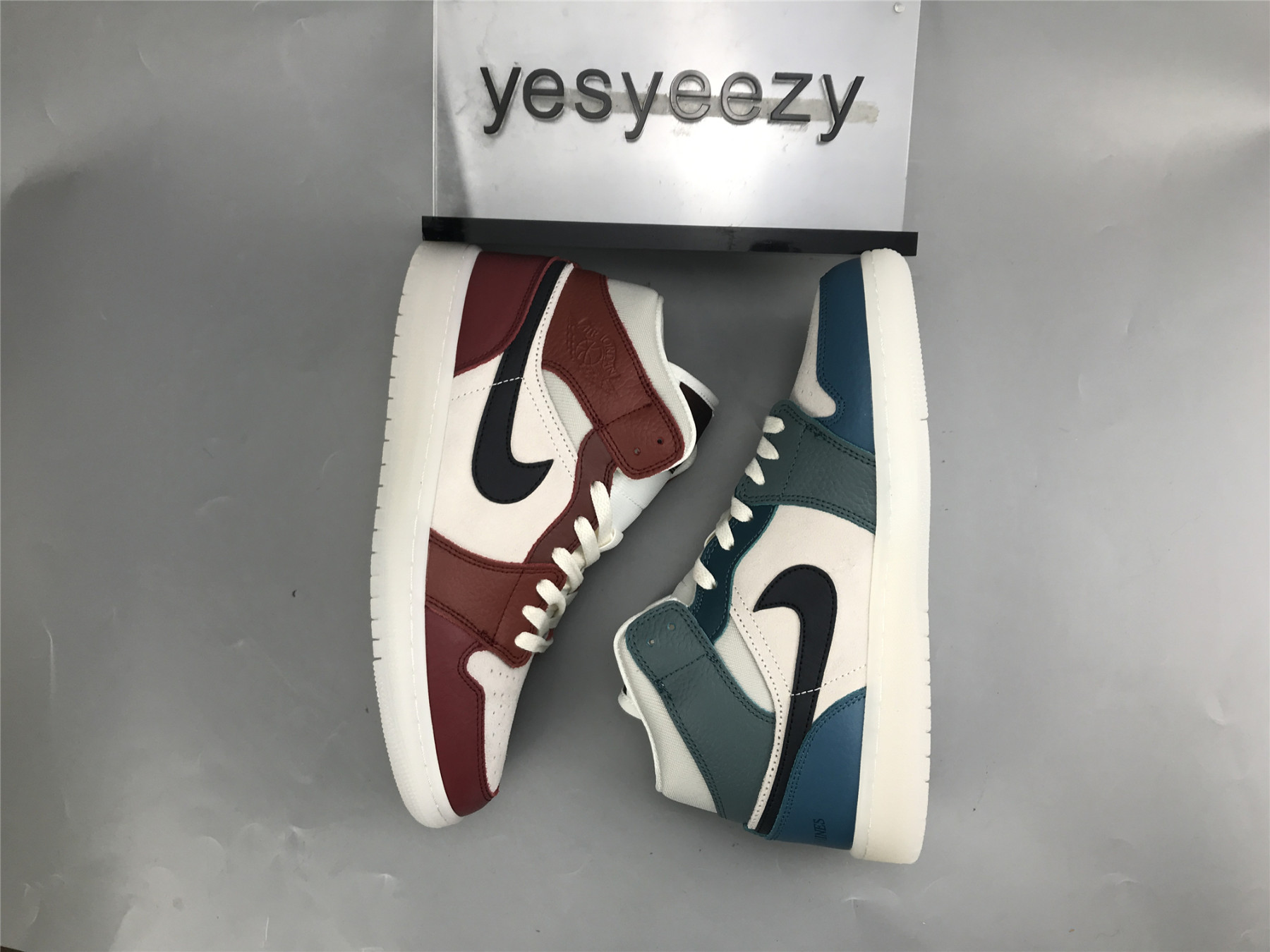 UA WMNS AIR JORDAN 1 MID 